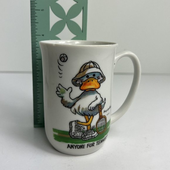 Suzy's Zoo Coffee Mug Duck Anyone For Tennis Vintage 1976 Suzy Stafford Enesco - Picture 11 of 12